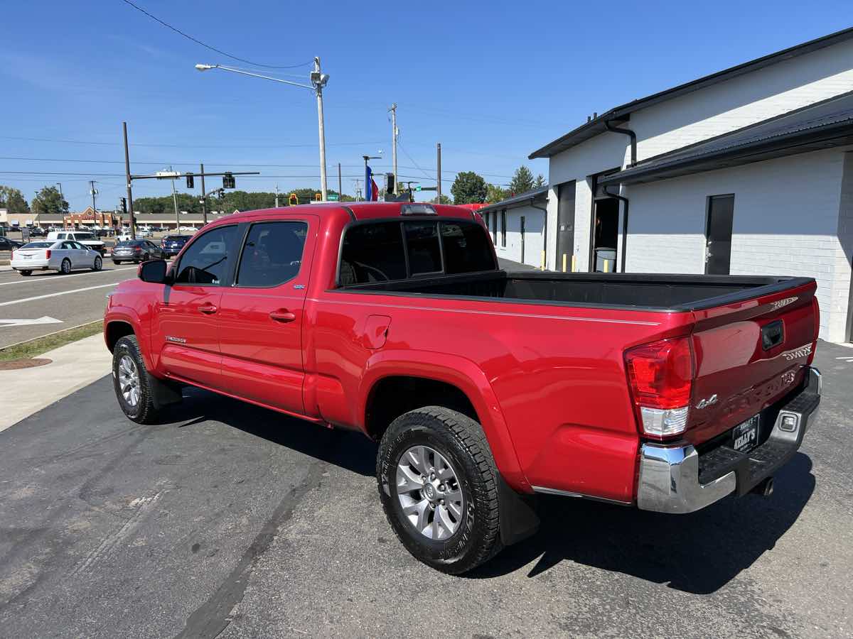2017 Toyota Tacoma SR5 Double Cab V6 4x4 photo 3