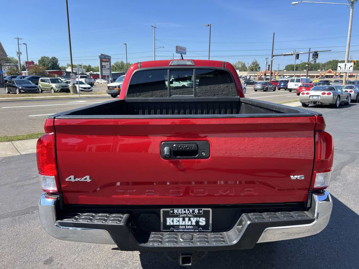 2017 Toyota Tacoma SR5 Double Cab V6 4x4 photo 4