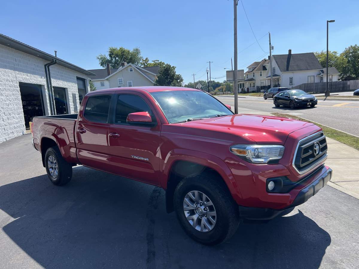 2017 Toyota Tacoma SR5 Double Cab V6 4x4 photo 6