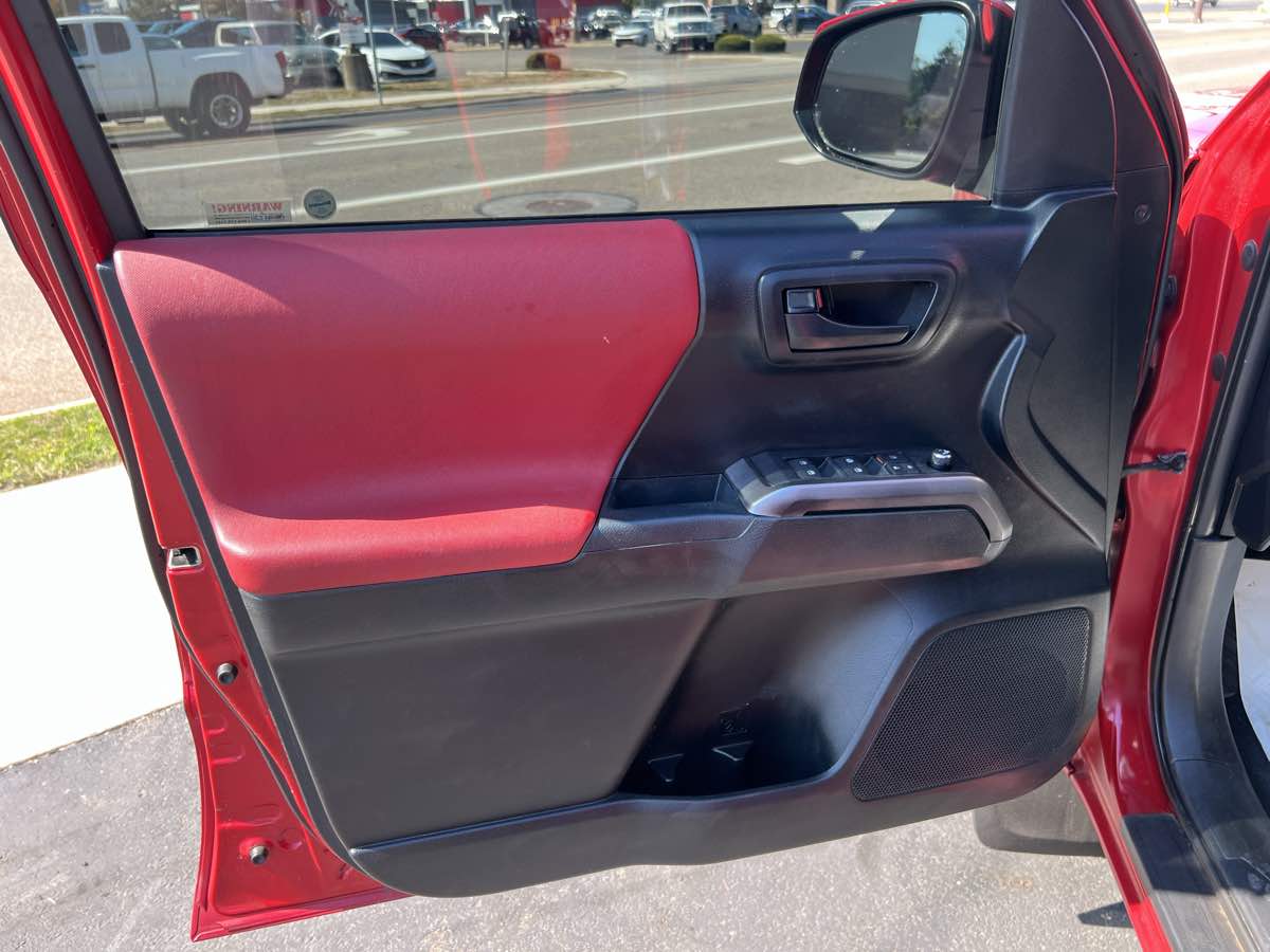 2017 Toyota Tacoma SR5 Double Cab V6 4x4 photo 10