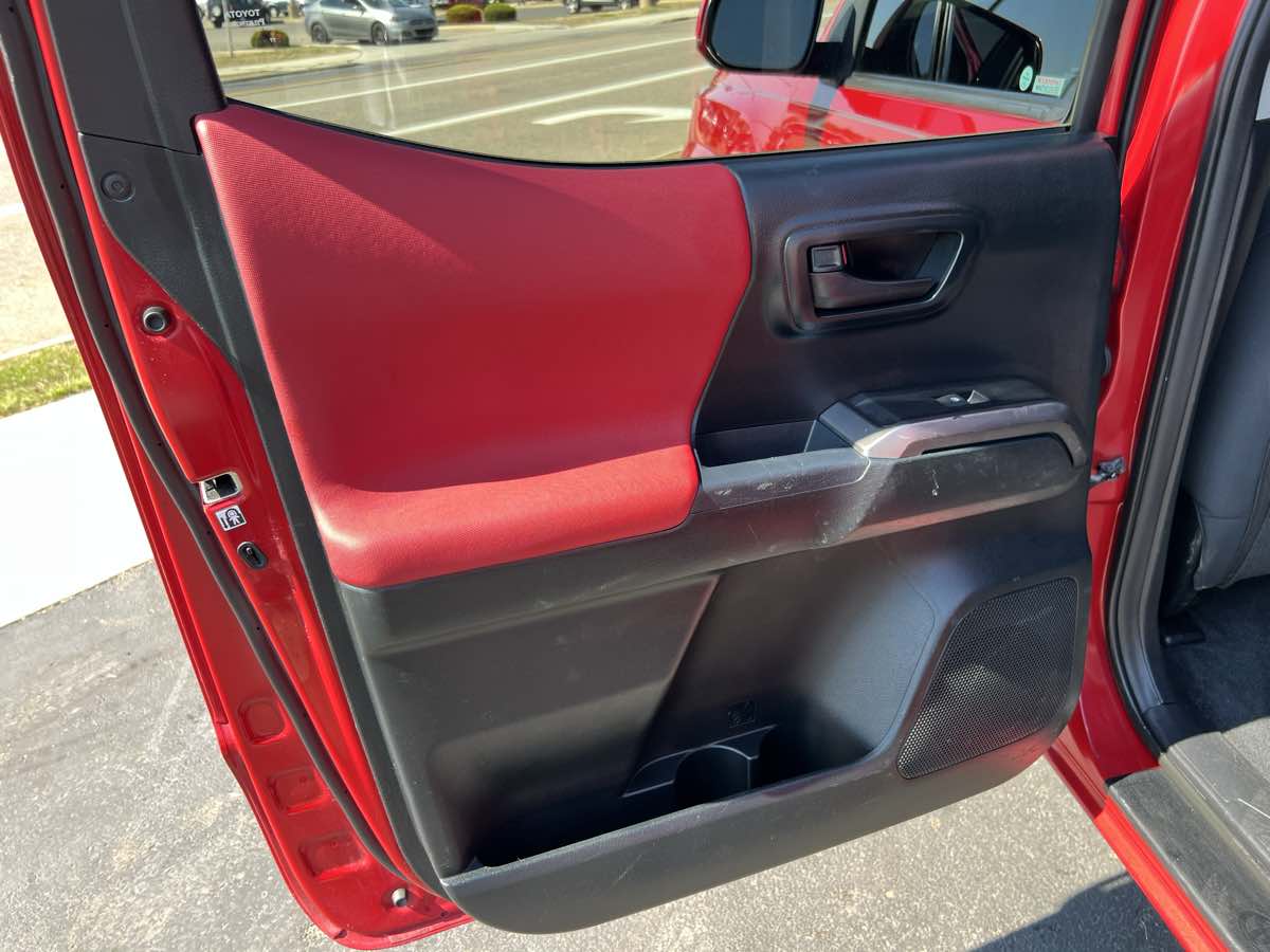 2017 Toyota Tacoma SR5 Double Cab V6 4x4 photo 12