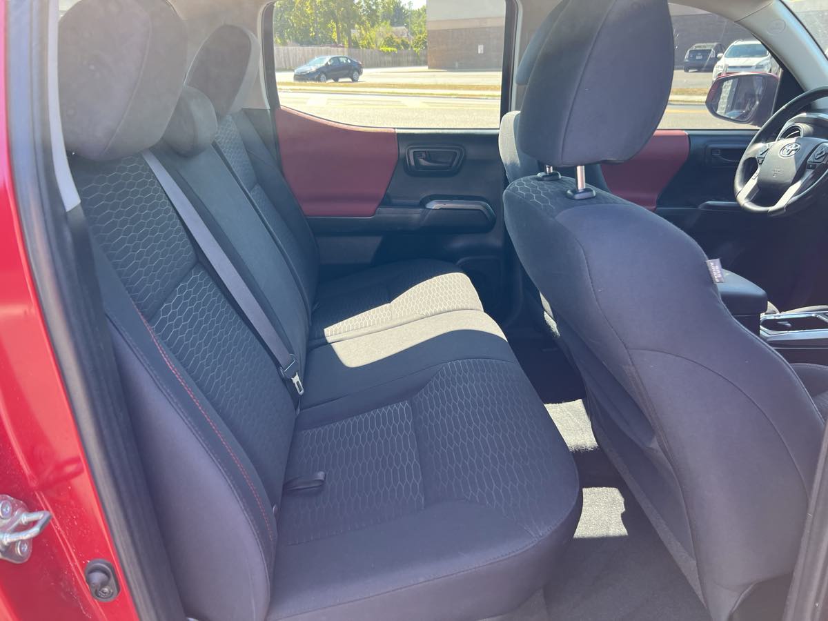2017 Toyota Tacoma SR5 Double Cab V6 4x4 photo 13