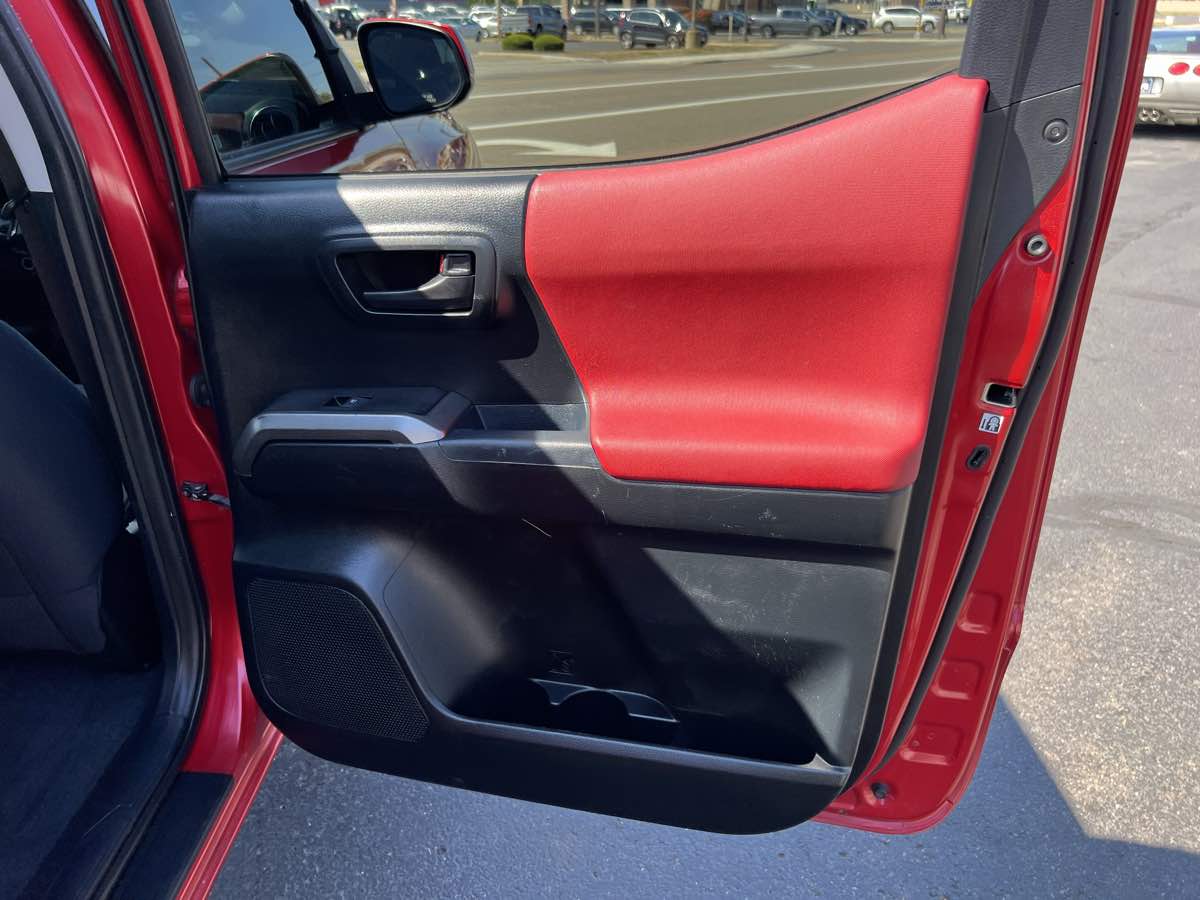 2017 Toyota Tacoma SR5 Double Cab V6 4x4 photo 14
