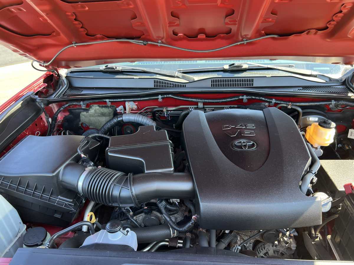 2017 Toyota Tacoma SR5 Double Cab V6 4x4 photo 18
