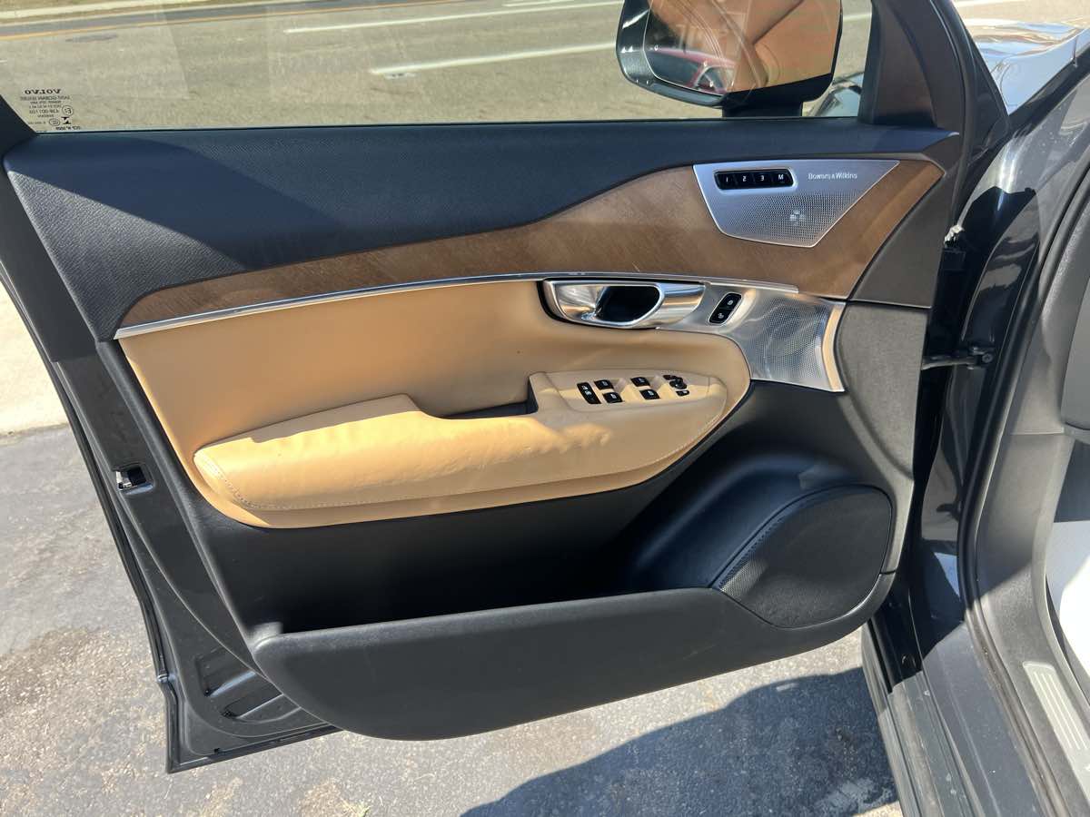 2017 Volvo XC90 Inscription photo 12