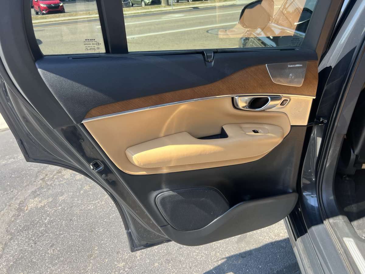 2017 Volvo XC90 Inscription photo 16