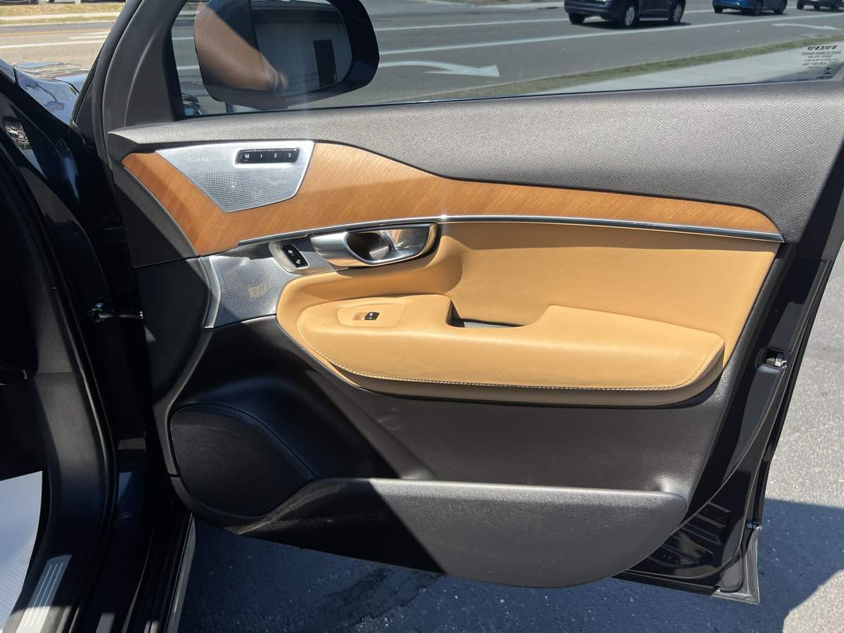 2017 Volvo XC90 Inscription photo 23