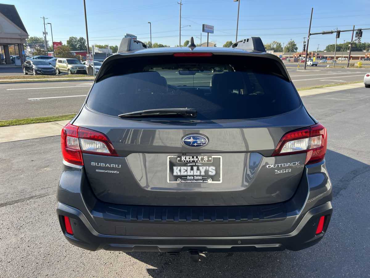 2018 Subaru Outback Limited photo 3
