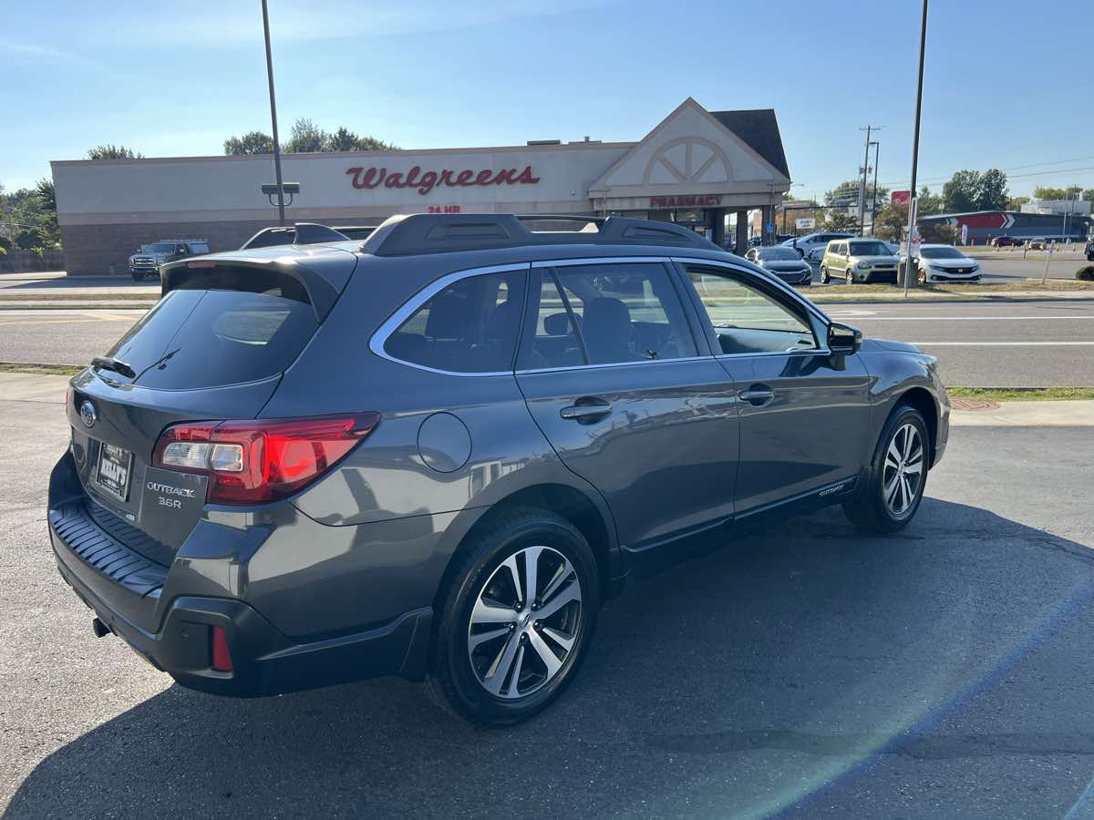 2018 Subaru Outback Limited photo 4