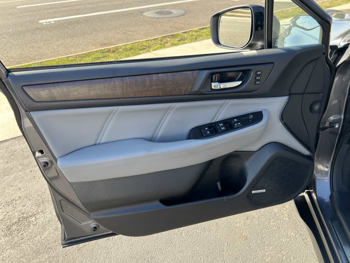 2018 Subaru Outback Limited photo 10