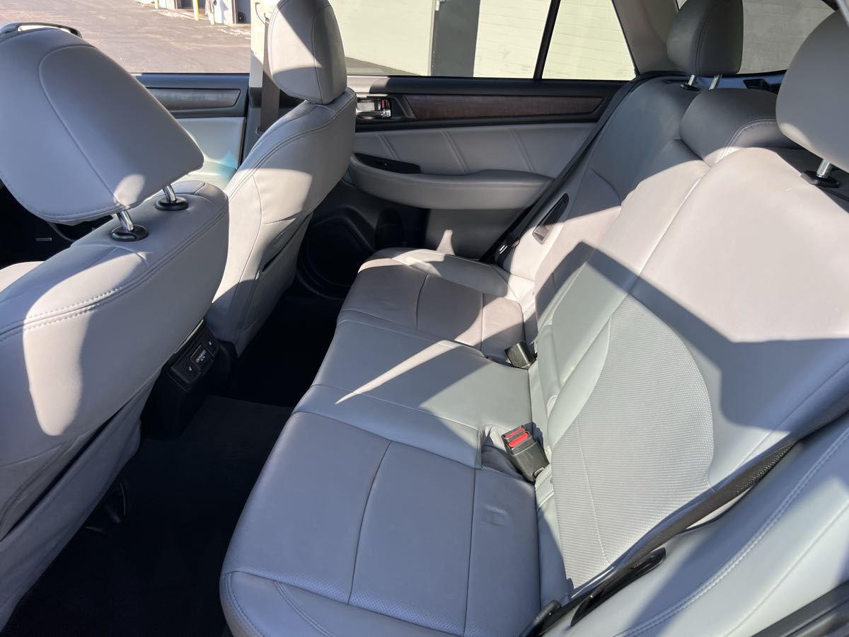 2018 Subaru Outback Limited photo 12