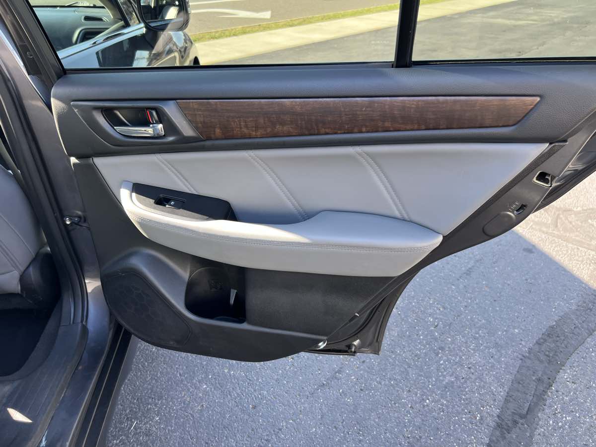 2018 Subaru Outback Limited photo 16