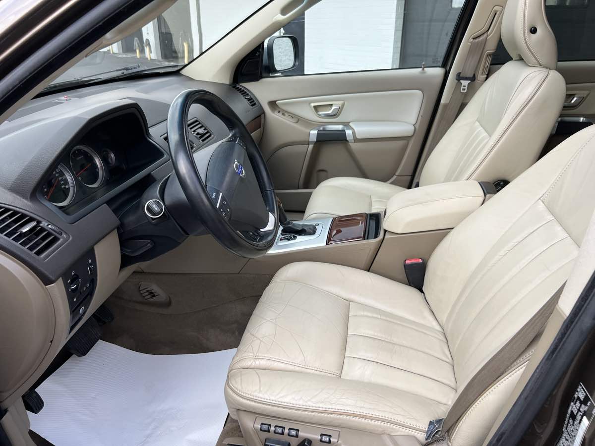 2013 Volvo XC90 Premier Plus photo 9