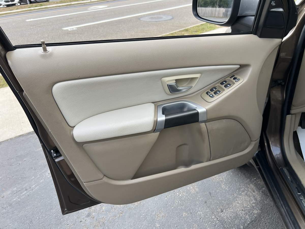 2013 Volvo XC90 Premier Plus photo 10