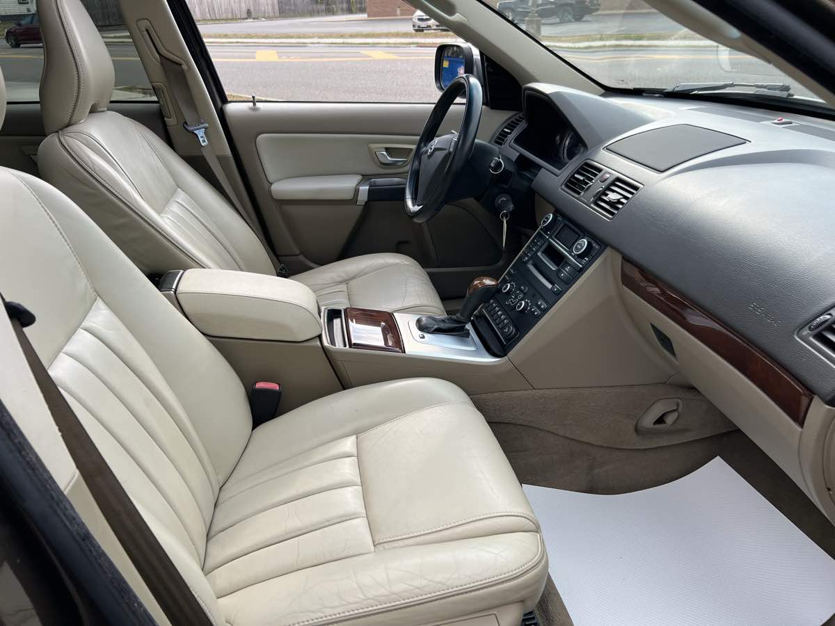 2013 Volvo XC90 Premier Plus photo 18