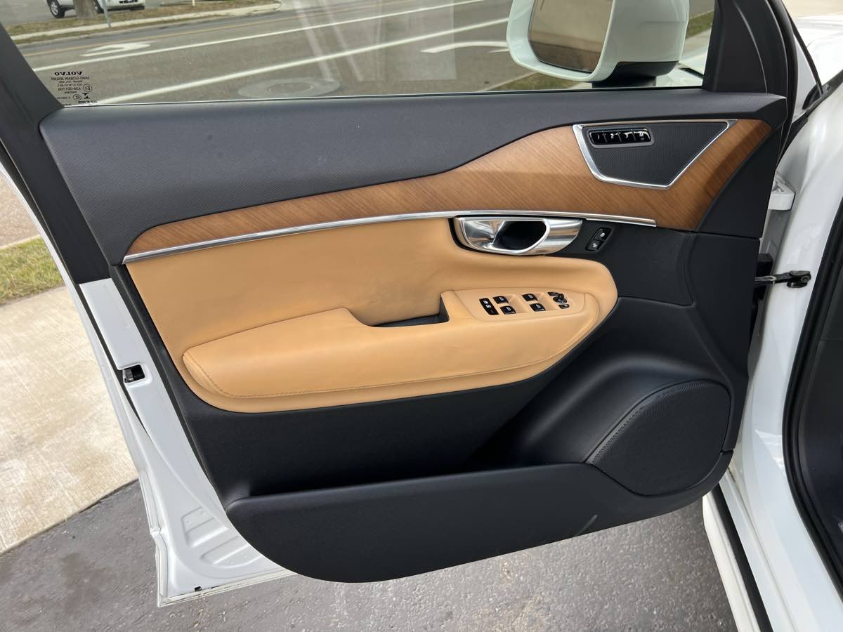 2017 Volvo XC90 Inscription photo 11