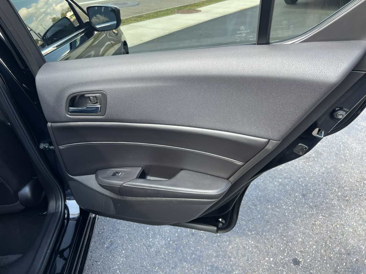 2015 Acura ILX 2.0L photo 16
