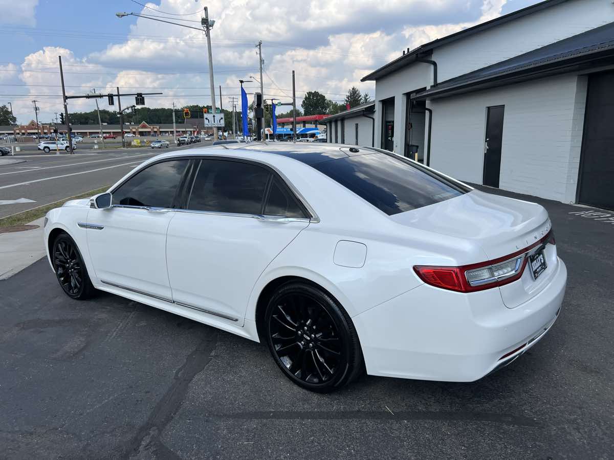 2017 Lincoln Continental Select photo 3