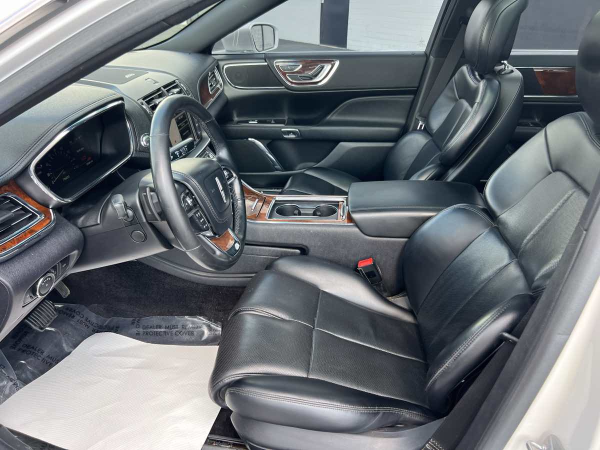 2017 Lincoln Continental Select photo 9