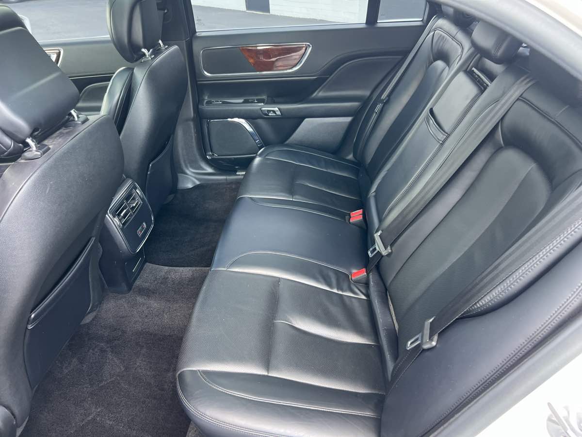 2017 Lincoln Continental Select photo 11
