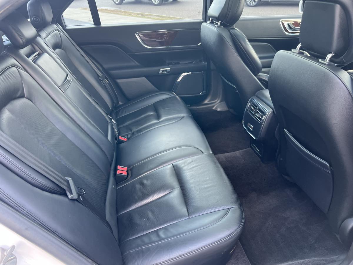 2017 Lincoln Continental Select photo 14