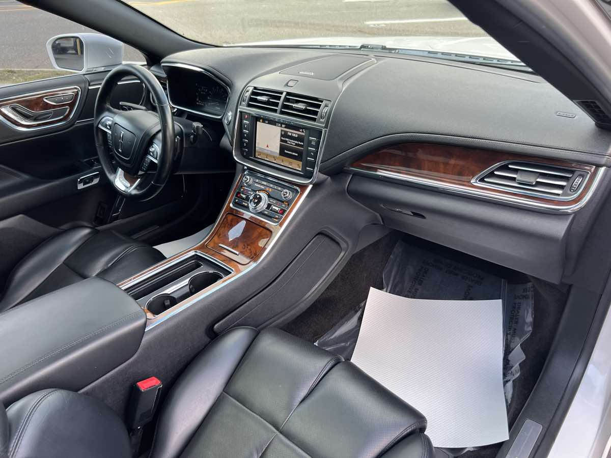 2017 Lincoln Continental Select photo 17