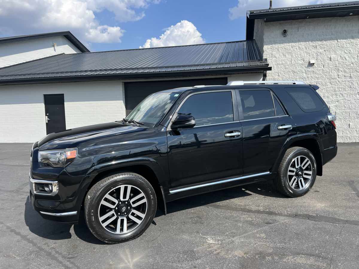 2016 Toyota 4Runner Limited photo 2