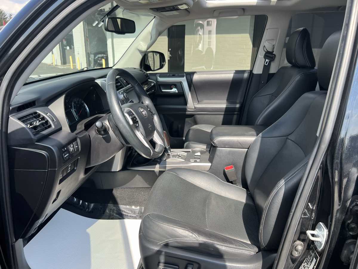 2016 Toyota 4Runner Limited photo 9