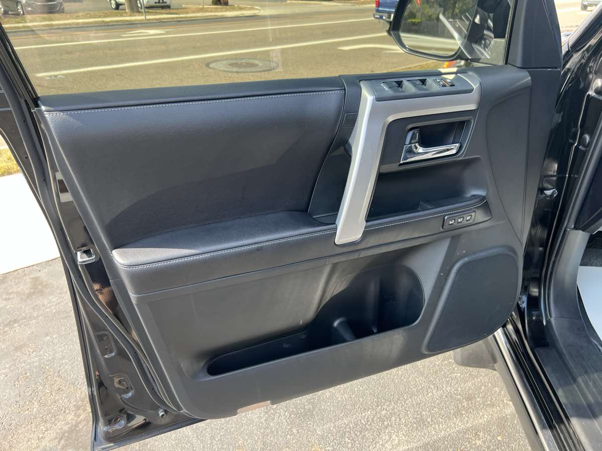 2016 Toyota 4Runner Limited photo 10