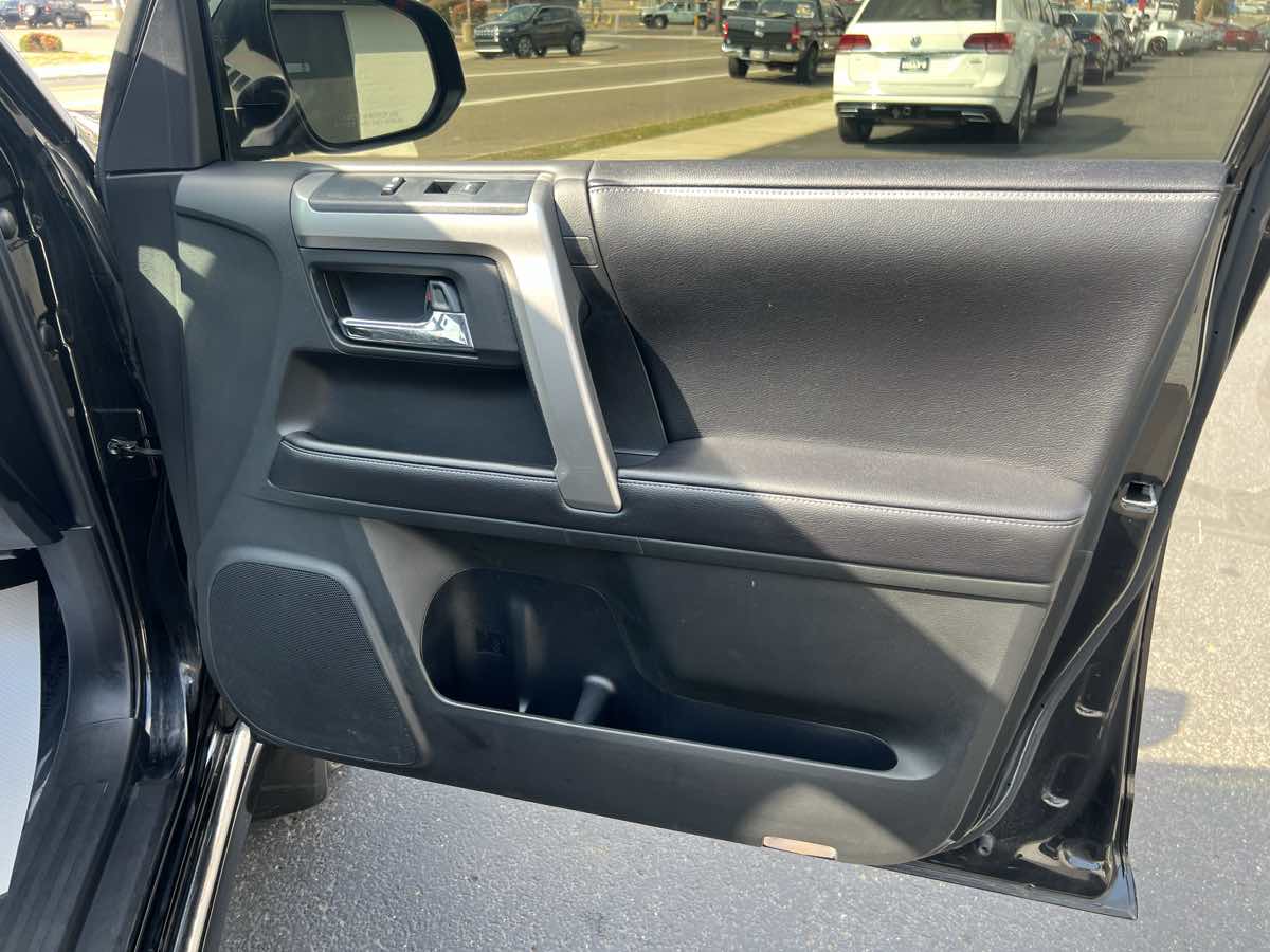 2016 Toyota 4Runner Limited photo 19