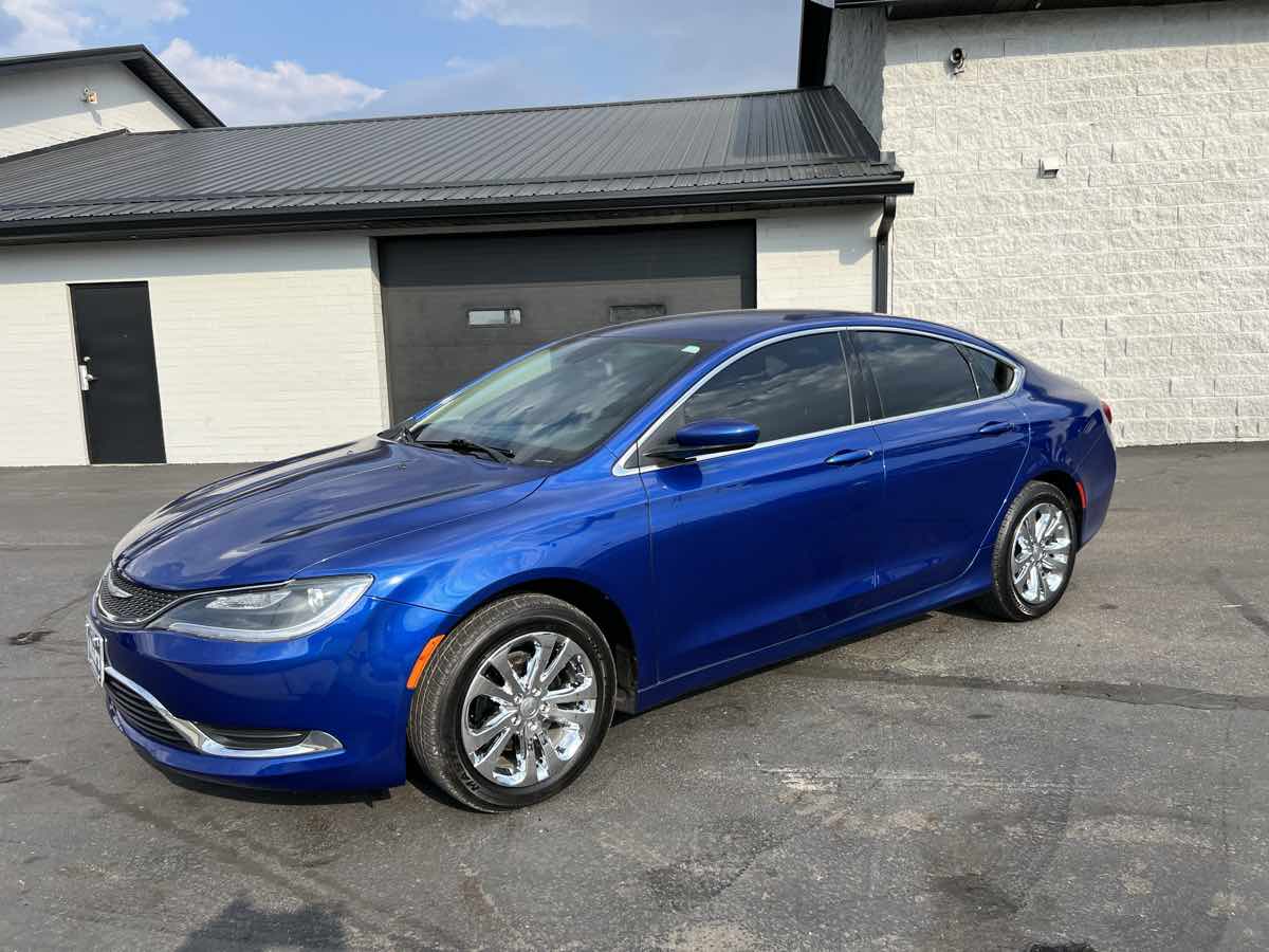 2015 Chrysler 200 Limited photo 2