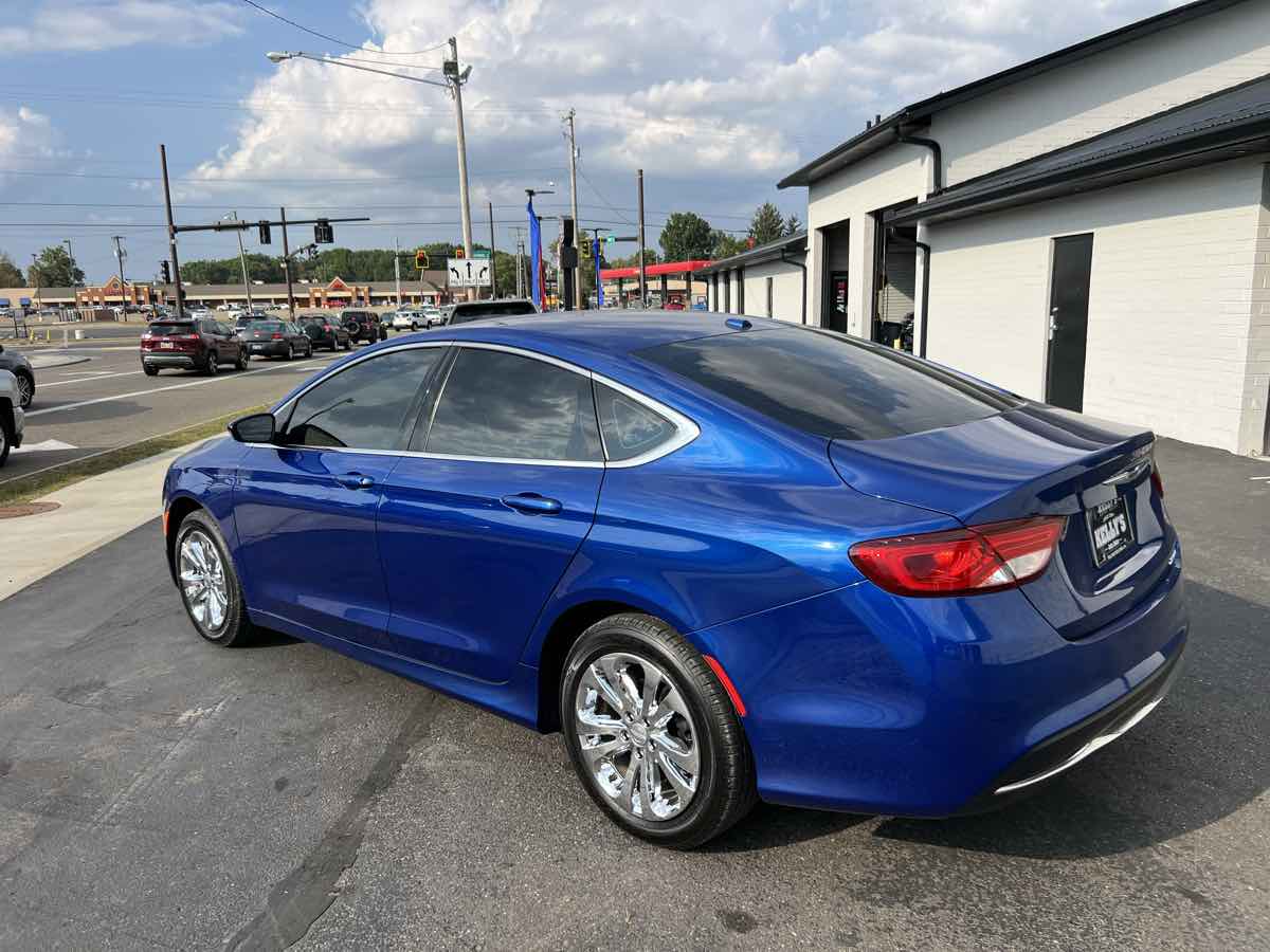 2015 Chrysler 200 Limited photo 3