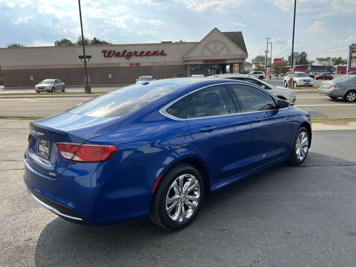 2015 Chrysler 200 Limited photo 5