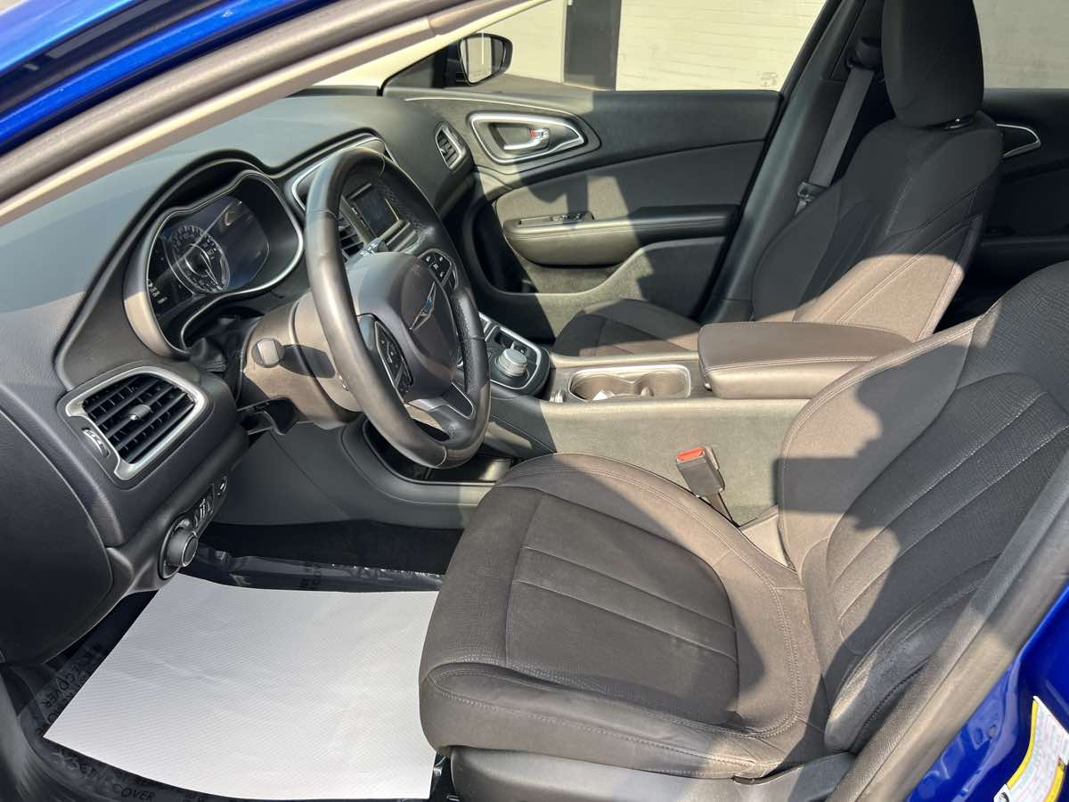 2015 Chrysler 200 Limited photo 10