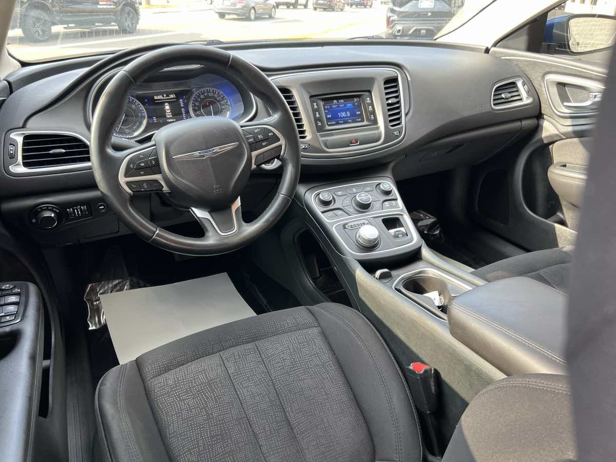 2015 Chrysler 200 Limited photo 12
