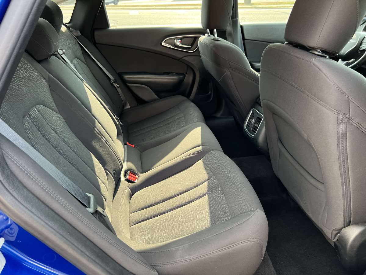2015 Chrysler 200 Limited photo 15