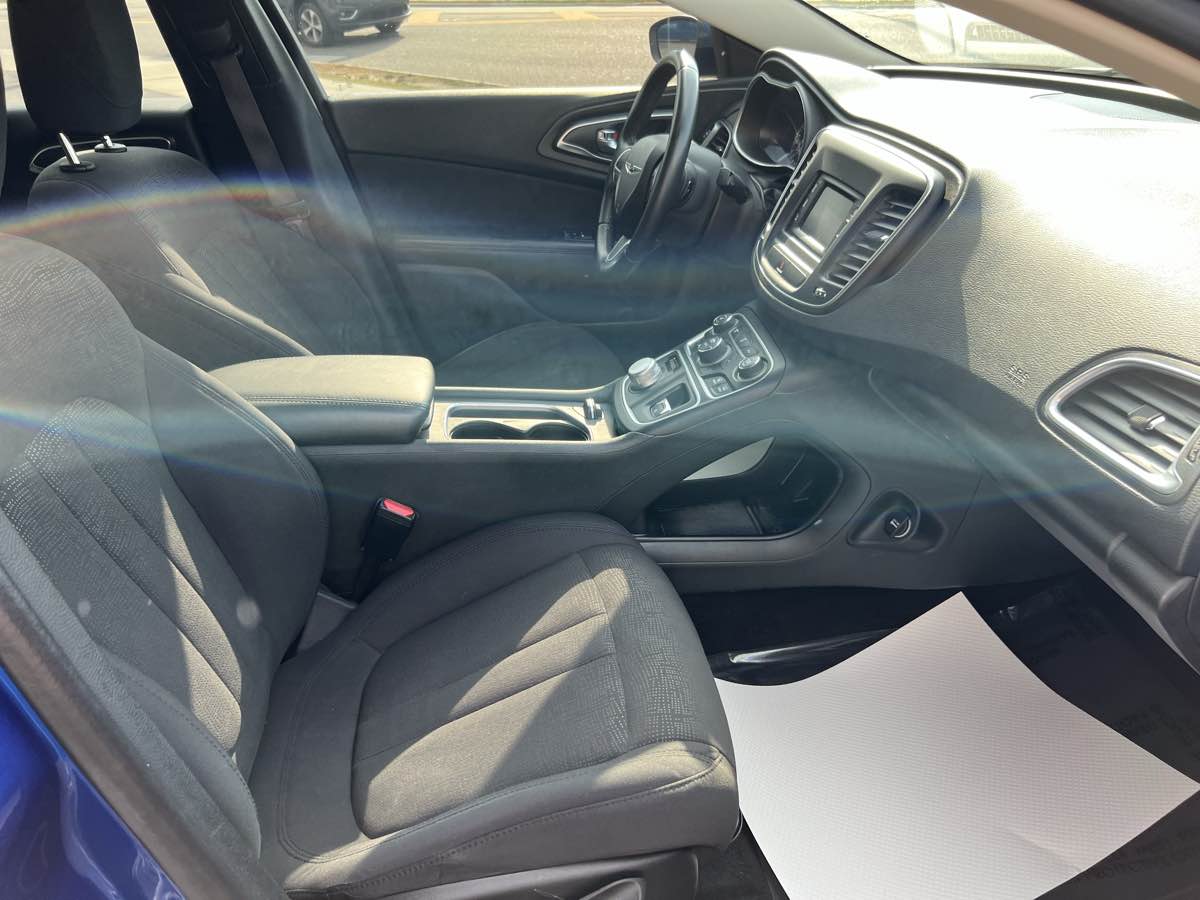 2015 Chrysler 200 Limited photo 16