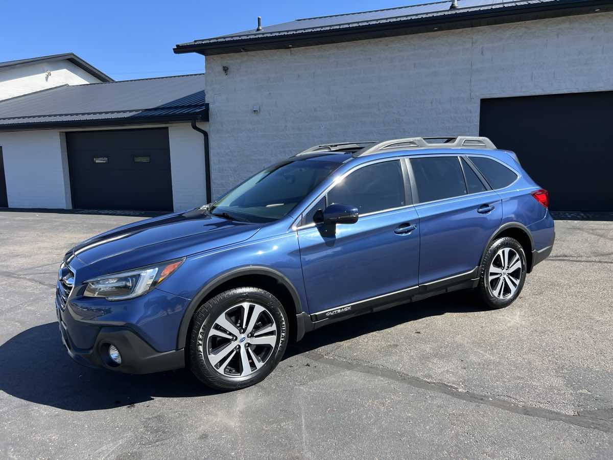 2019 Subaru Outback Limited photo 2