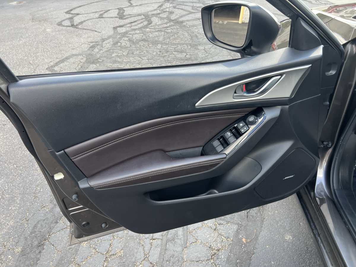 2017 Mazda Mazda3 Touring photo 11