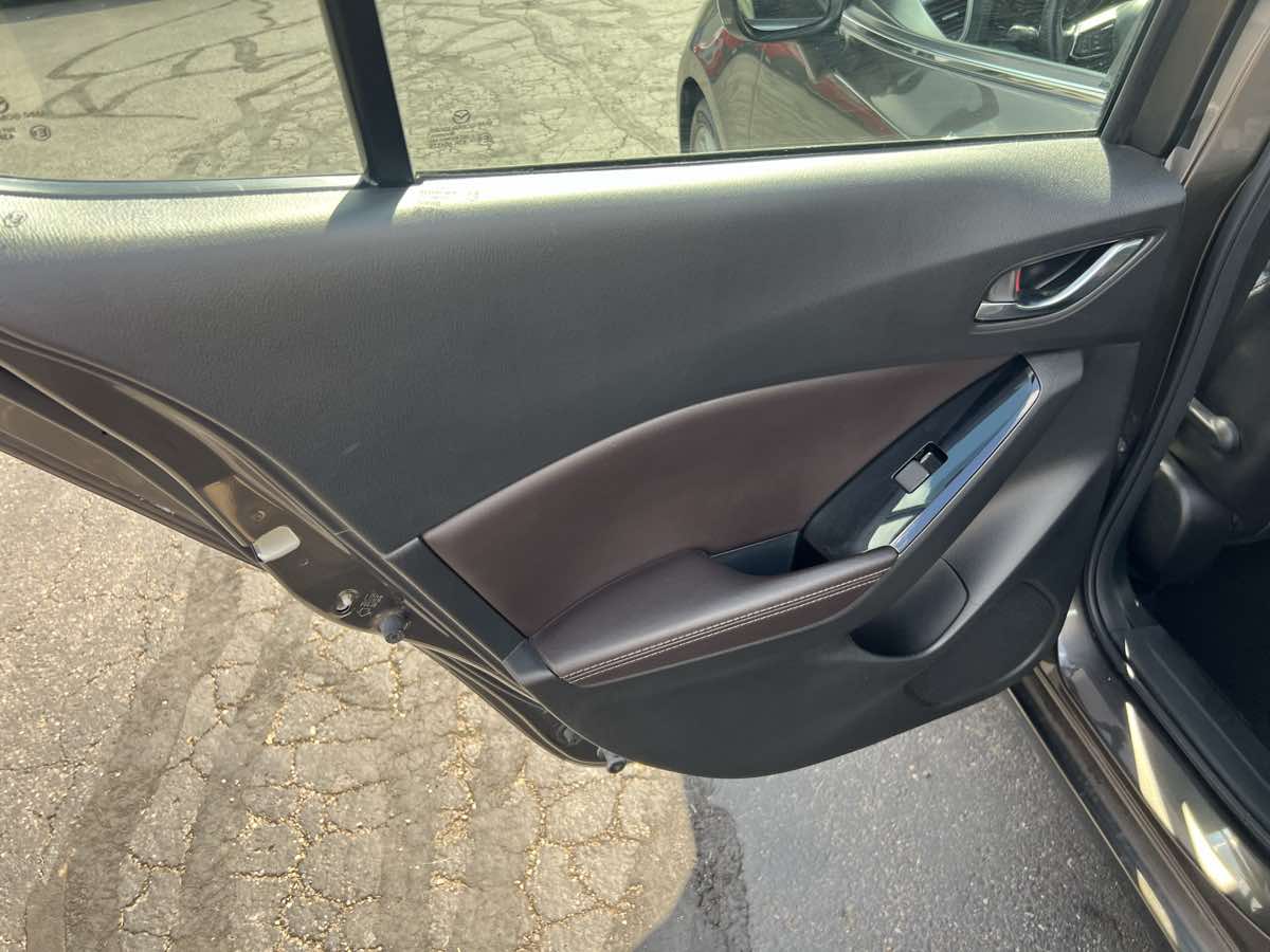 2017 Mazda Mazda3 Touring photo 14