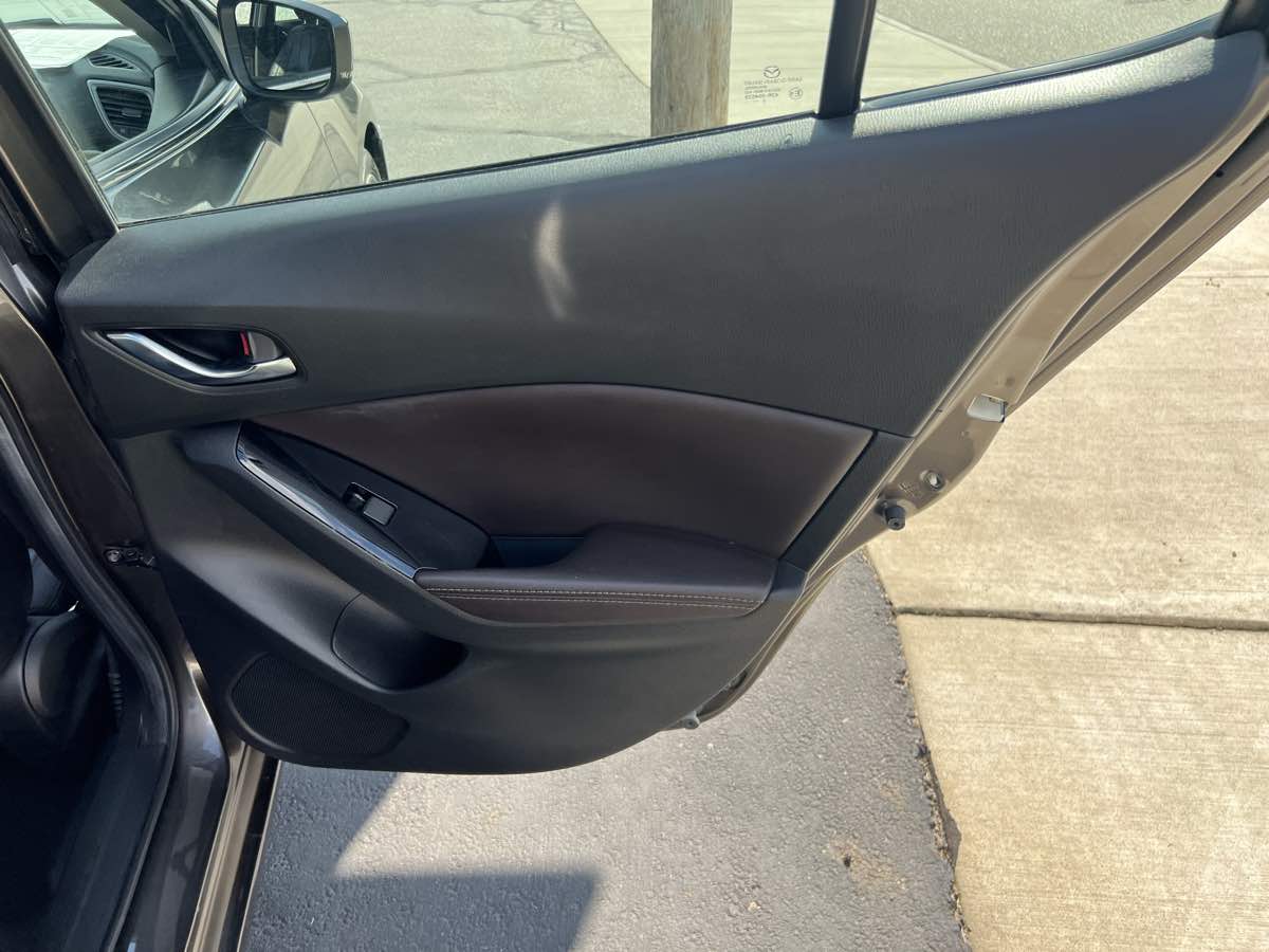 2017 Mazda Mazda3 Touring photo 16
