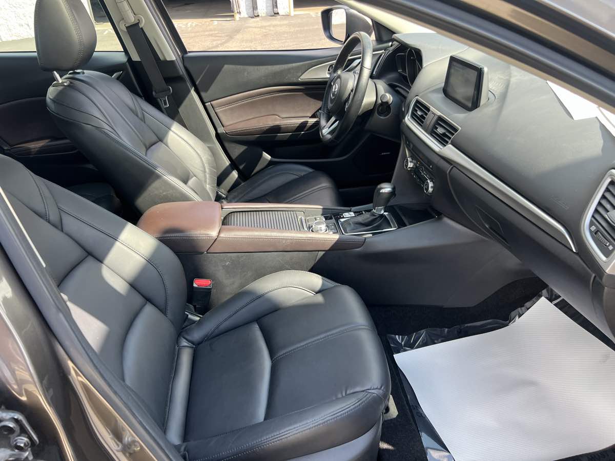 2017 Mazda Mazda3 Touring photo 17