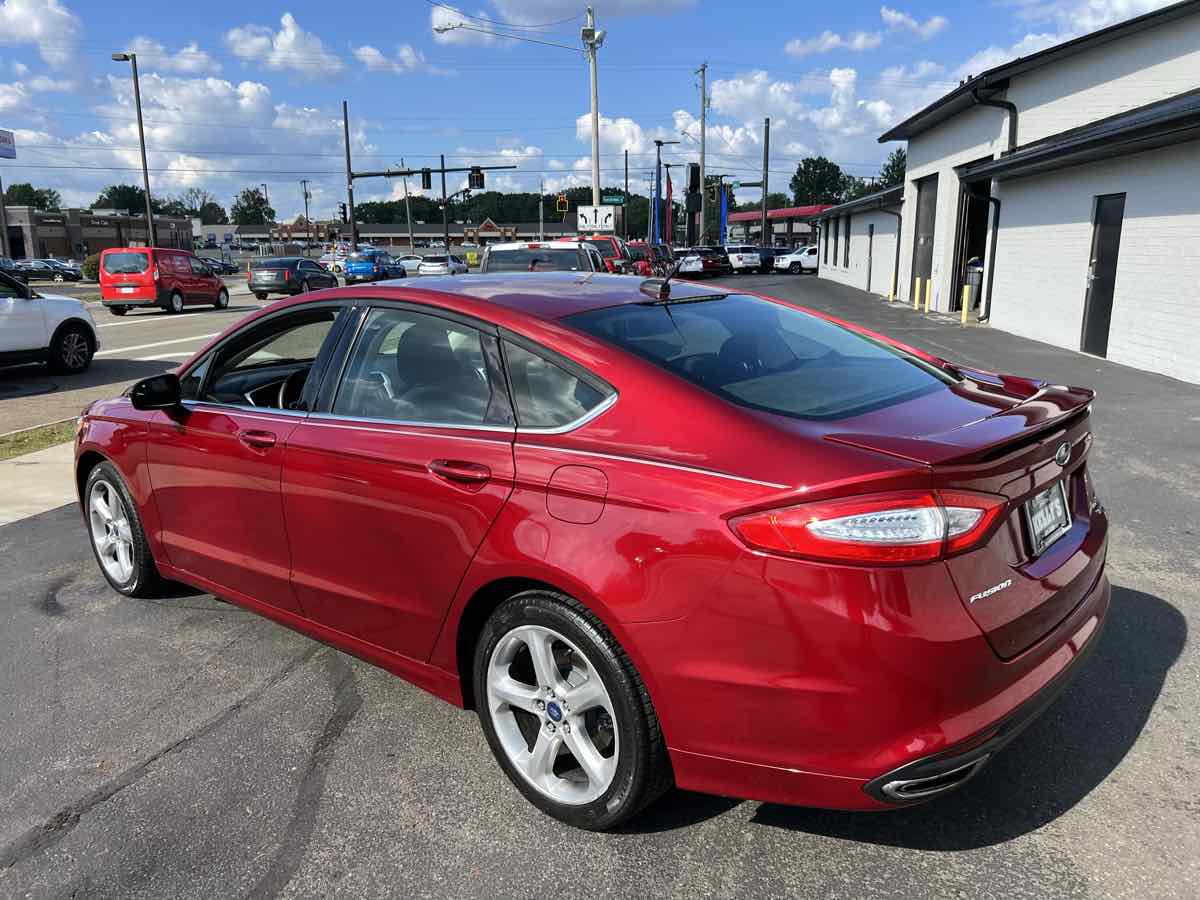 2015 Ford Fusion SE photo 3