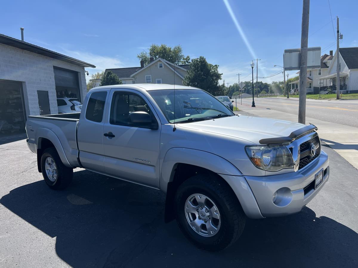 2011 Toyota Tacoma 4x4 Access Cab V6 photo 6