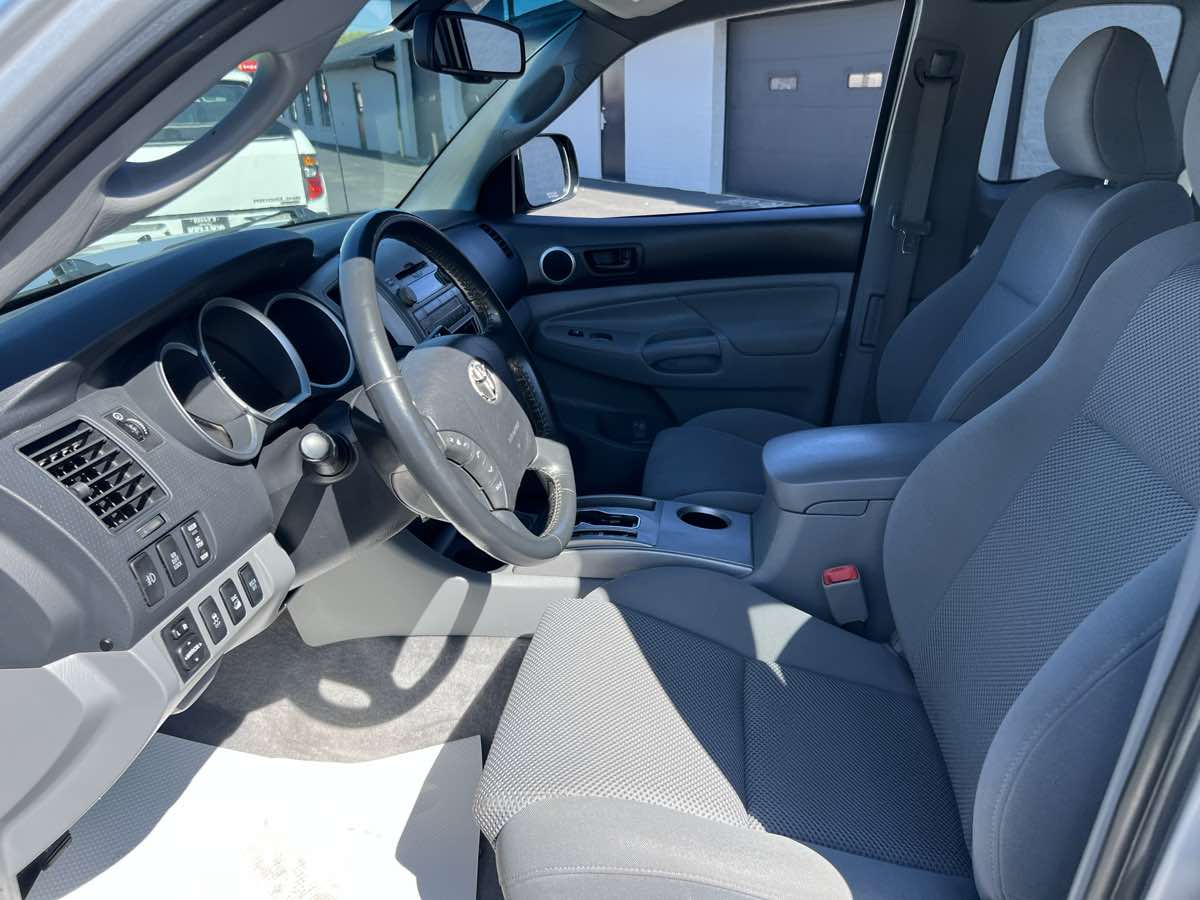 2011 Toyota Tacoma 4x4 Access Cab V6 photo 9