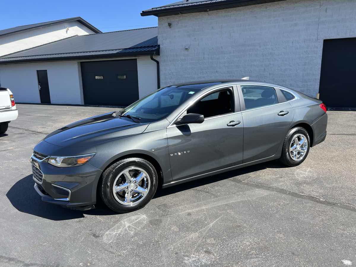2018 Chevrolet Malibu LS photo 2