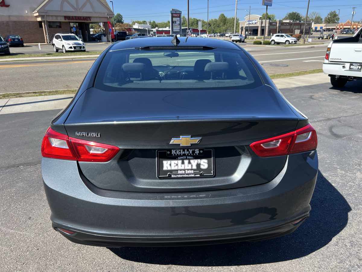 2018 Chevrolet Malibu LS photo 4