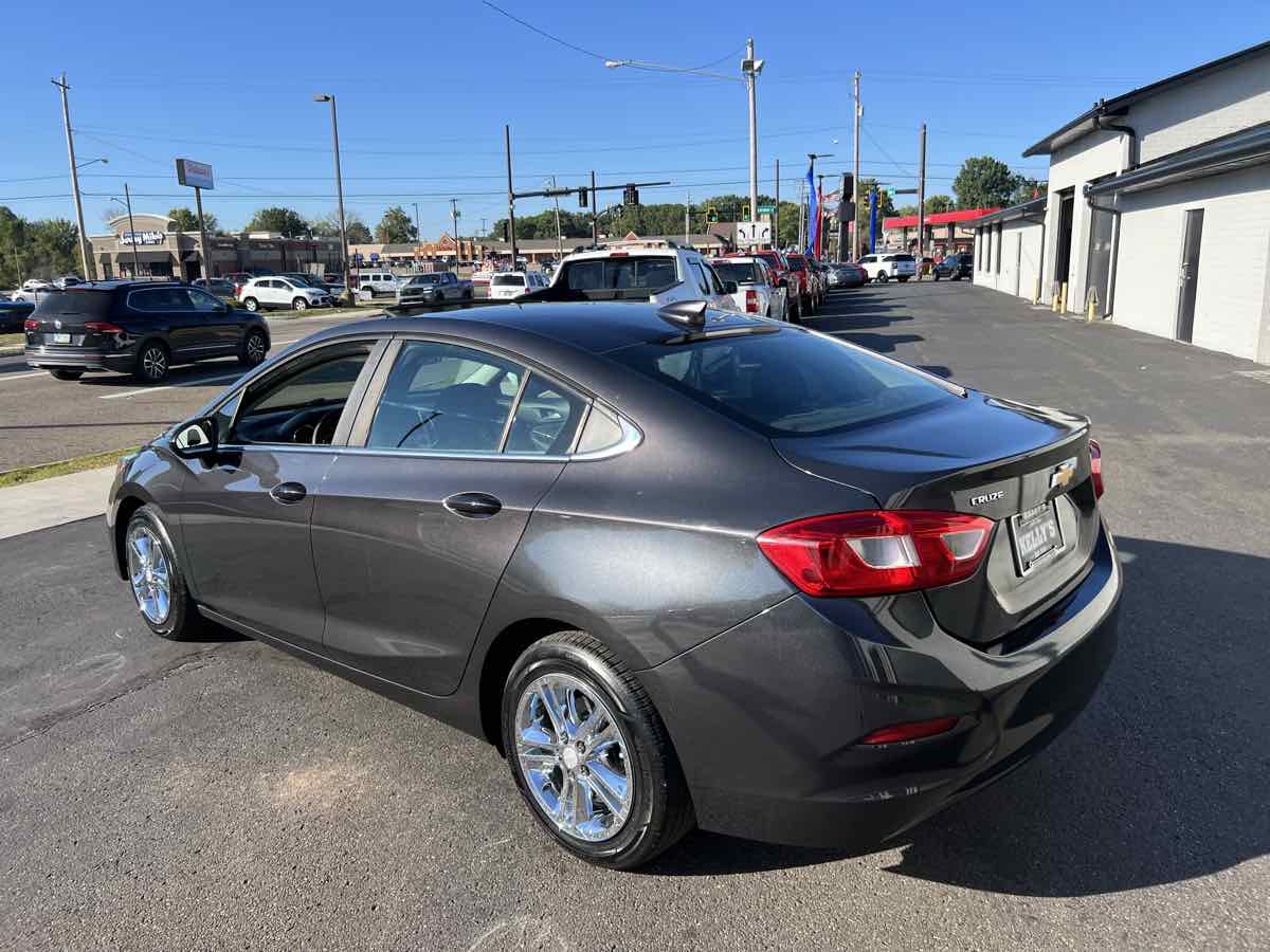 2017 Chevrolet Cruze LT photo 3