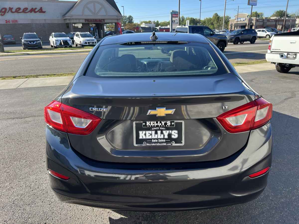 2017 Chevrolet Cruze LT photo 4