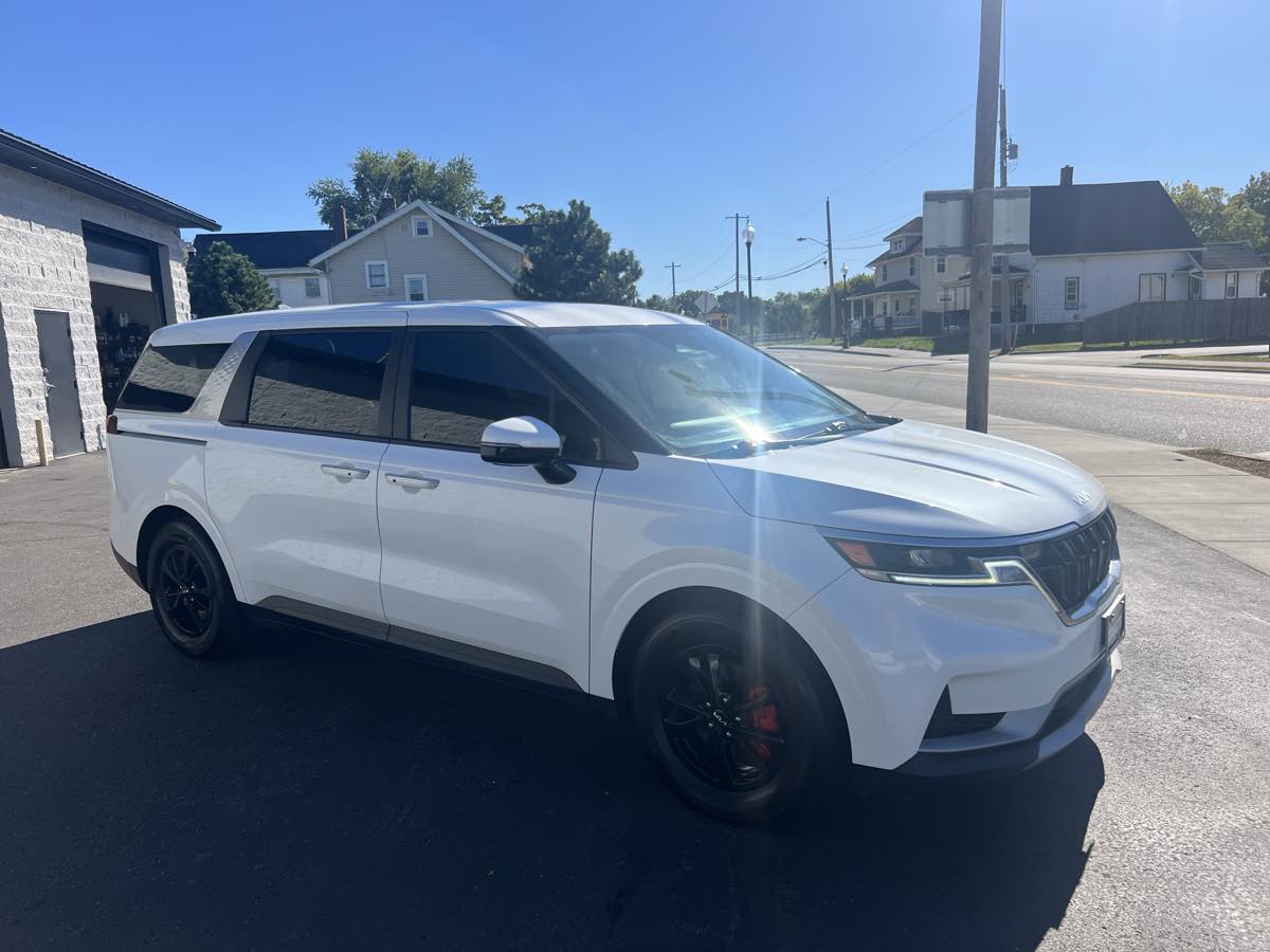 2023 Kia Carnival LX photo 4